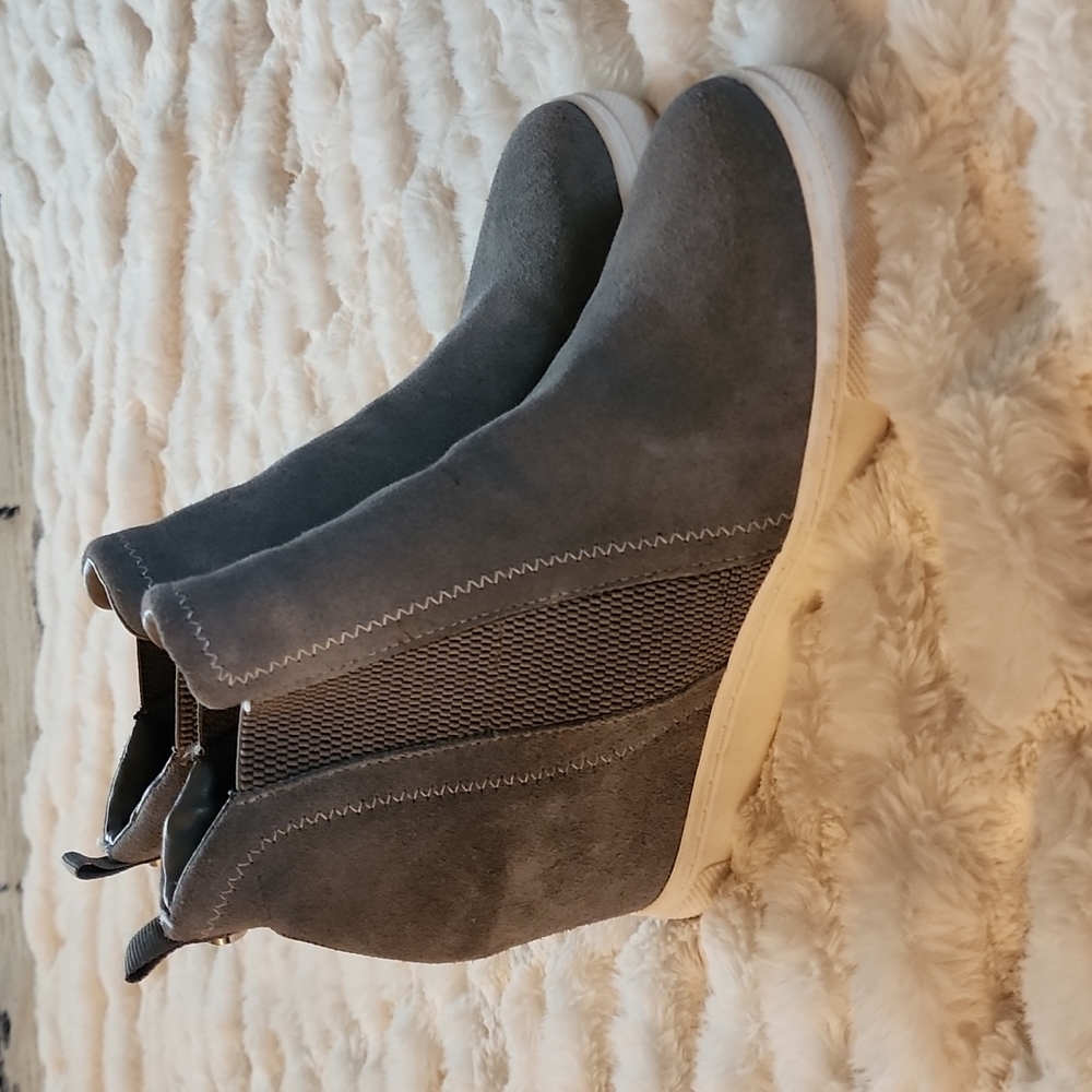STEVE MADDEN LEII | size 8.5 Suade Wedge Slip-on Sneaker
